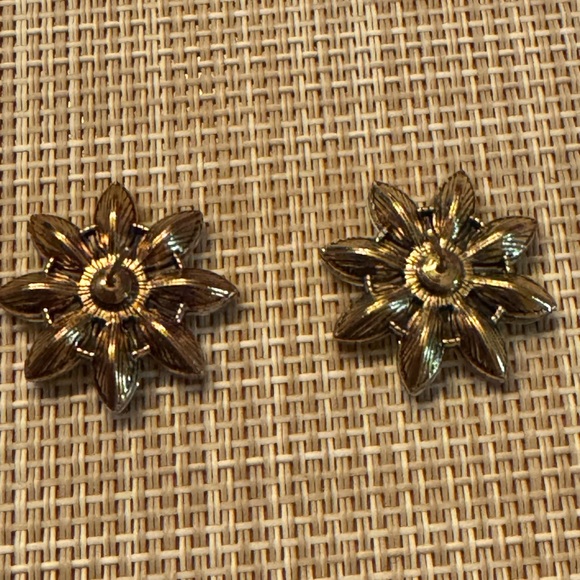 Iridescent Vintage Inspired Flower Stud Wedding Holiday Crystal Luxury Earrings - Picture 5 of 5